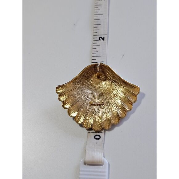 Direction One white and gold tone shell pendant - Picture 6 of 10